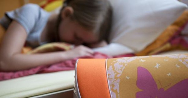 Trẻ em không nên sử dụng thiết bị điện tử trong 3 giờ trước khi ngủ