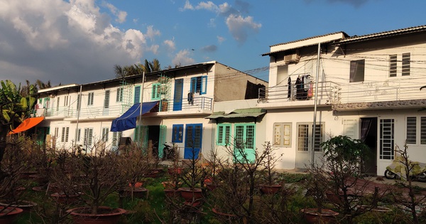 Chủ đất bao hàng rào kiên cố ngăn lực lượng vào cưỡng chế khu đất xây 38 căn nhà trái phép