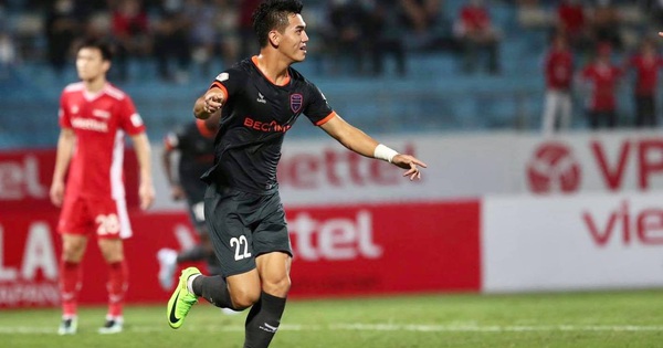 Video: Hai pha làm bàn đẳng cấp của Quế Ngọc Hải và Tiến Linh