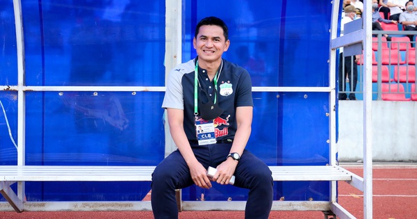 HLV Kiatisak đặt mục tiêu giành điểm trước Viettel