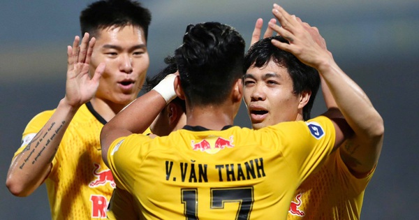 Cú sút xa chân trái ghi bàn đẳng cấp của Công Phượng mở ra thắng lợi cho Hoàng Anh Gia Lai