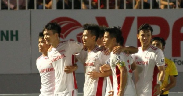 Video: Ở góc cực khó, Hoàng Đức vẫn lập 'siêu phẩm' đá phạt giúp Viettel thắng trận