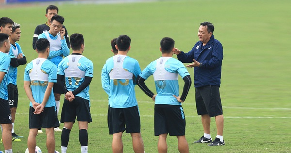 Vòng 8 V-League 2021: Chờ màn ra mắt của tân HLV Hoàng Văn Phúc