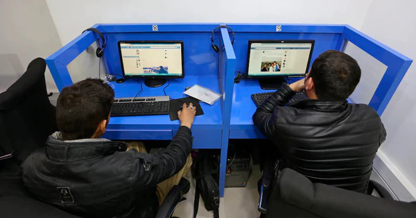 Các web tuyên truyền của Taliban tắt ngúm, có gì bất thường? - Vimarsana News