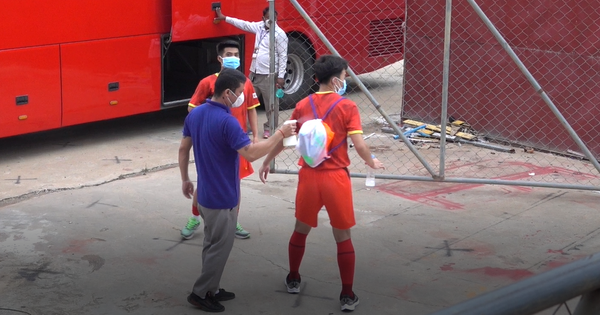 Video: Quy trình khử khuẩn sau buổi tập của U23 Việt Nam 2 khu khuan 16458003677871694050018 crop 16458003846401622881016