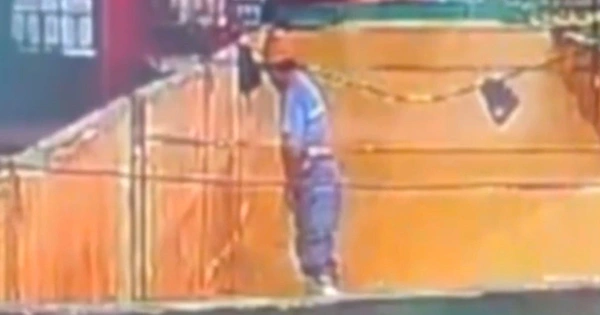 Sốc với đoạn clip công nhân tè vào bồn nguyên liệu bia Thanh Đảo ở Trung Quốc - Tuổi Trẻ Online