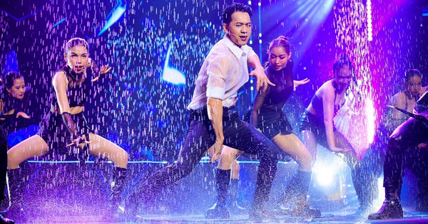 Chủ tịch ngân hàng nhảy và hát ca khúc 