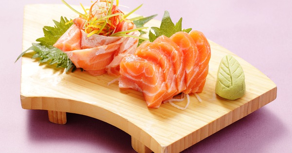 Người Nhật không mời ăn... cá hồi sống