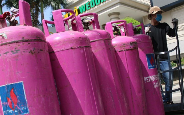 Giá gas tiếp tục giảm ‘sốc’ thêm 19.000 đồng