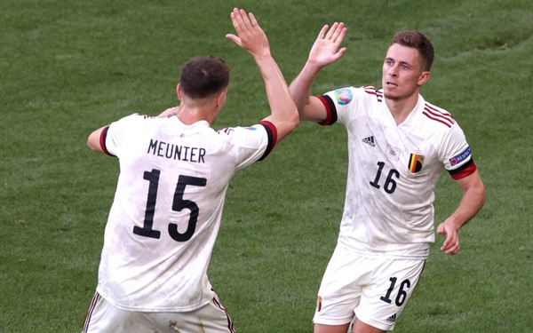 Thắng ngược Đan Mạch, Bỉ giành vé vào vòng 16 đội