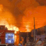  Cháy công ty gỗ trên quốc lộ 13 ở Bình Dương, khói lửa sáng rực một góc trời