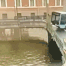  Khoảnh khắc chiếc xe buýt chở 20 người lao xuống sông ở Saint Petersburg