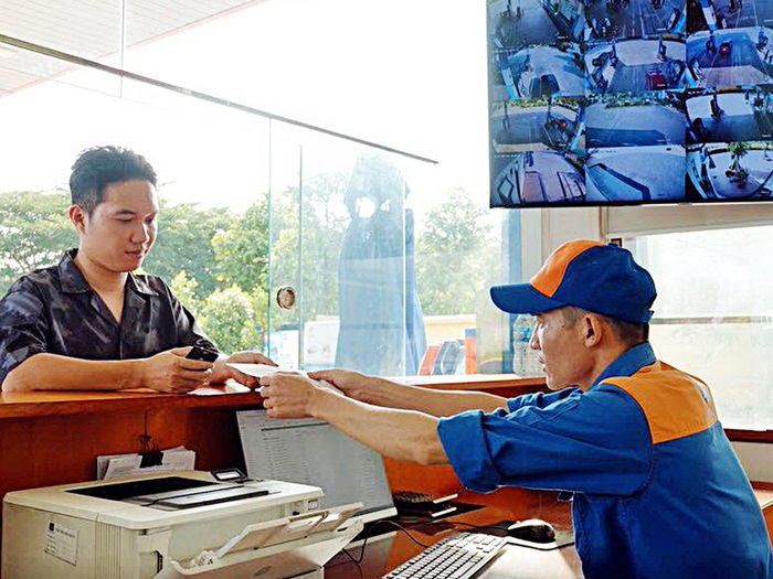 Bán xăng dầu phải xuất hóa đơn điện tử: Cần khuyến khích người dân lấy hóa đơn - Tuổi Trẻ Online