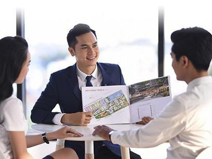 Nhân viên kinh doanh bất động sản