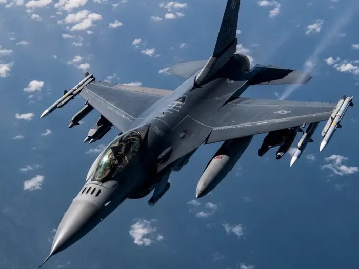 F-16 gây ấn tượng mạnh, không quân Ukraine thêm hy vọng - Tuổi Trẻ Online