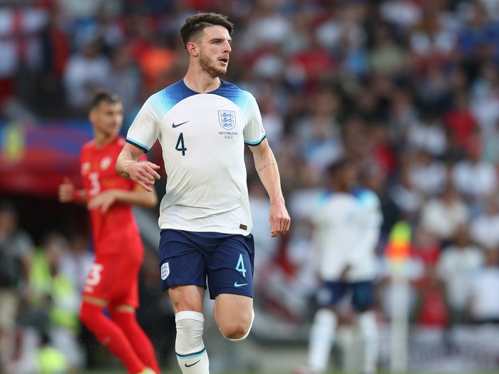 declan-rice-171781250147229803326-42-0-1089-2000-crop-17178125672131857838576.jpg