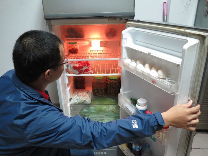 Đặt bát nước vào tủ lạnh mỗi ngày: Mẹo tiết kiệm điện vô cùng đơn giản  nhưng không phải ai cũng biết
