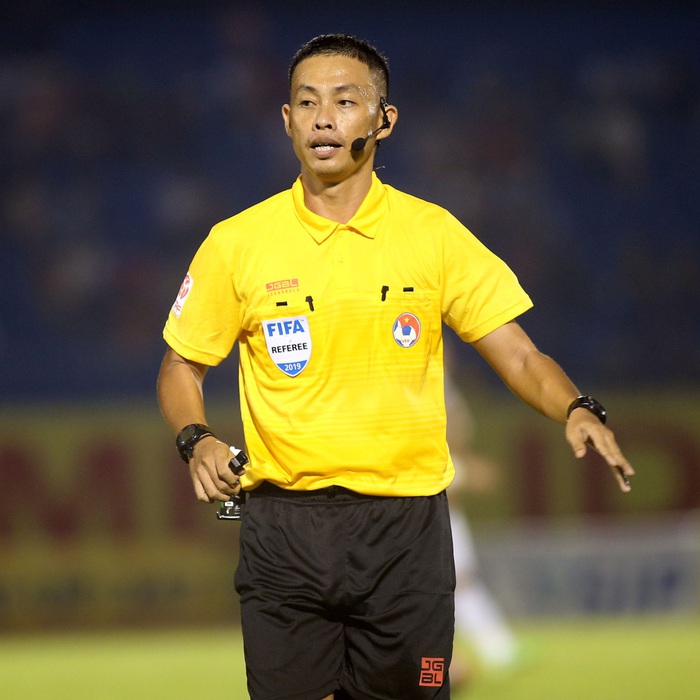 6. Tôn Vinh Những Trọng Tài Xuất Sắc