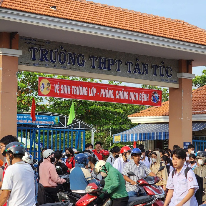 Không phát hiện camera quay lén trong nhà vệ sinh trường học ở Bình Chánh -  Tuổi Trẻ Online