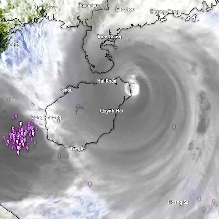 Hình ảnh vệ tinh vị trí mới của siêu bão Yagi: Cách Quảng Ninh 450km - Tuổi Trẻ Online