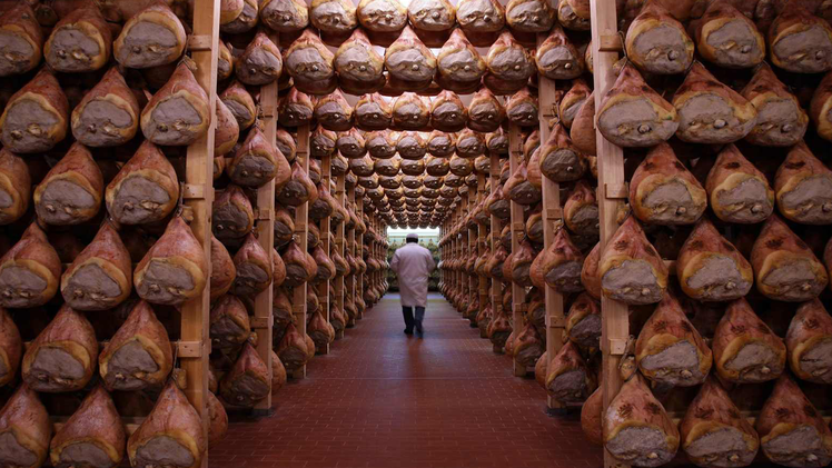 Thịt heo ướp muối Parma nổi tiếng được tạo ra như thế nào?