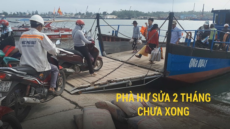 Người dân xã đảo “lao đao” vì phà hư sửa 2 tháng chưa xong