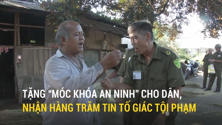 Tặng “móc khóa an ninh” cho dân, nhận hàng trăm tin tố giác tội phạm