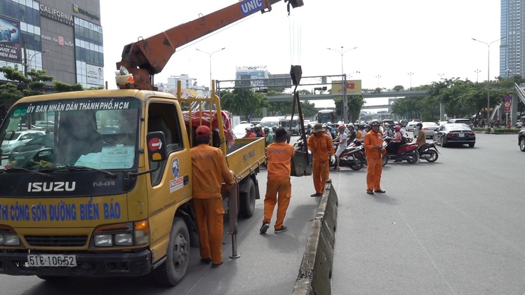 Giao thông xáo trộn ngày đầu đóng nút giao Nguyễn Văn Thương - Điện Biên Phủ