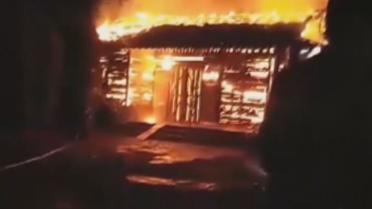 Hỏa hoạn trong đêm, một căn nhà bị thiêu rụi hoàn toàn