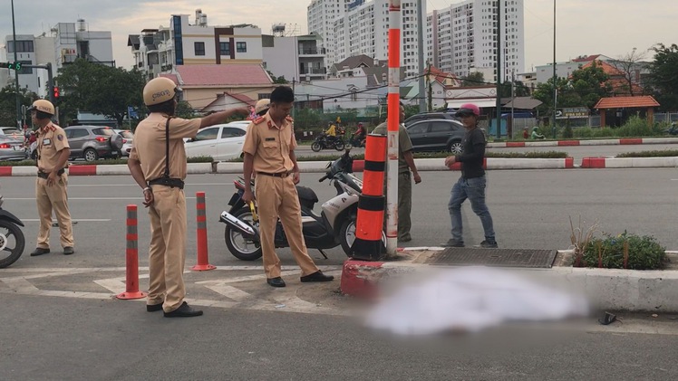 Đi thăm em gái, một phụ nữ tông vào dải phân cách tử vong