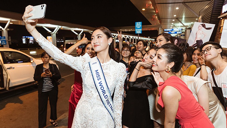 Lương Thùy Linh chính thức lên đường sang Anh tham gia Miss World 2019