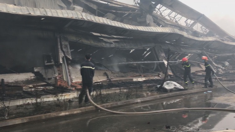 Cháy lớn tại xí nghiệp của Công ty may Nhà Bè Sóc Trăng