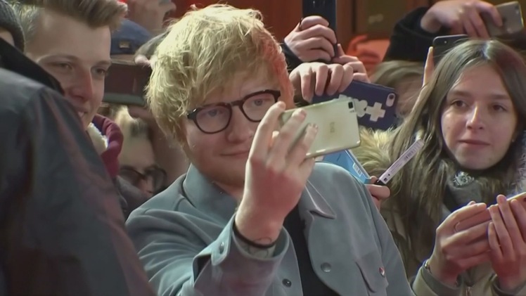 Ed Sheeran được vinh danh “Nghệ sĩ của thập kỷ” tại Anh