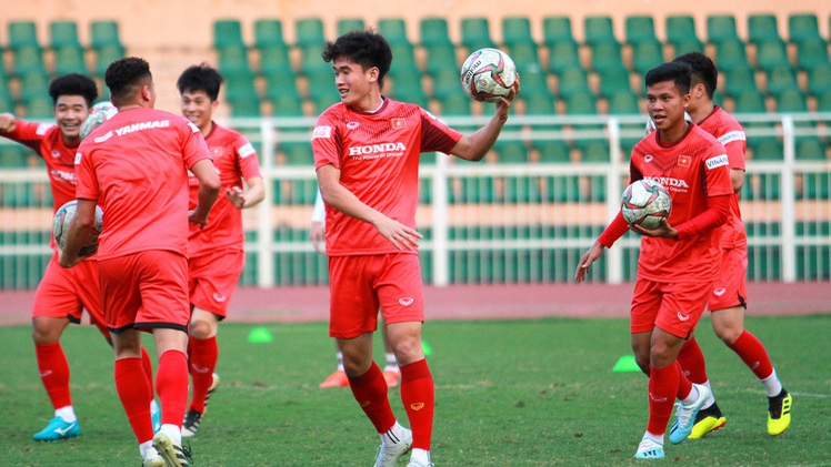 Video: U23 Việt Nam tập trên sân Thống Nhất chuẩn bị cho VCK U23 châu Á