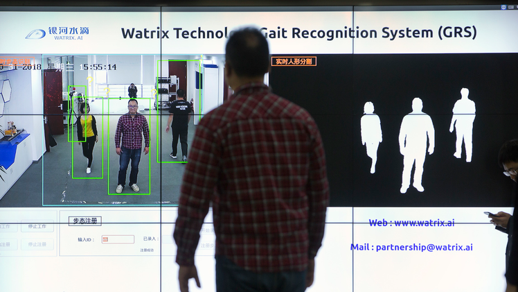 Công nghệ theo dõi của Trung Quốc: chỉ cần nhìn dáng đi là biết người