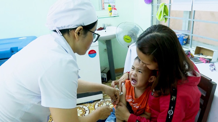 Quảng Ngãi triển khai tiêm vaccine sởi bổ sung cho trẻ em