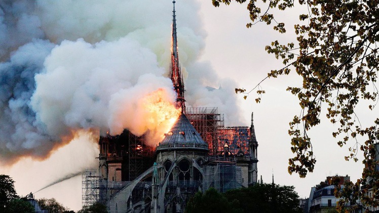Góc nhìn trưa nay | Thế giới bàng hoàng trước hình ảnh Nhà thờ Đức Bà Paris bốc cháy