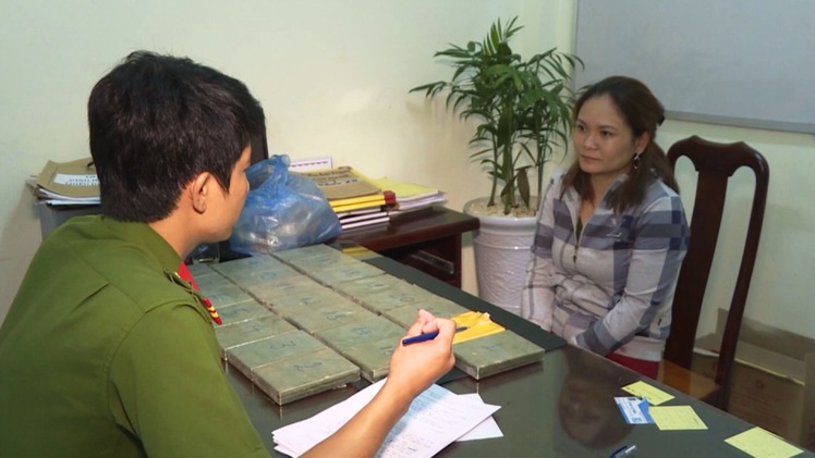 Truy tố người phụ nữ vận chuyển 22 bánh heroin từ Lào về Việt Nam