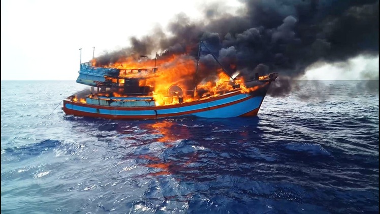 Cháy tàu cá trên biển, thiệt hại gần 5 tỉ đồng