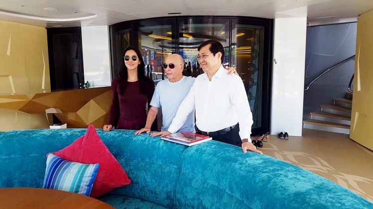 Chủ tịch UBND TP Đà Nẵng thăm du thuyền tỉ phú Anh