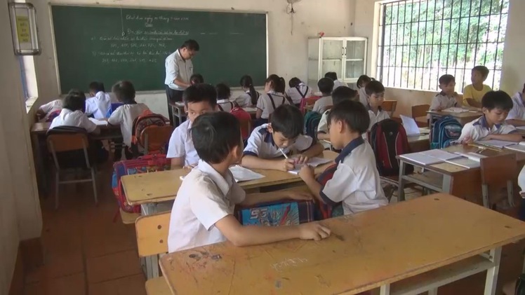 Chờ ý kiến của UBND tỉnh Bình Phước vụ ghép 2 lớp học khác trình độ