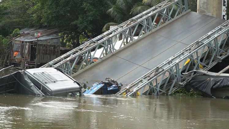 Cầu Tân Nghĩa sập do xe vượt tải trọng cố tình qua cầu