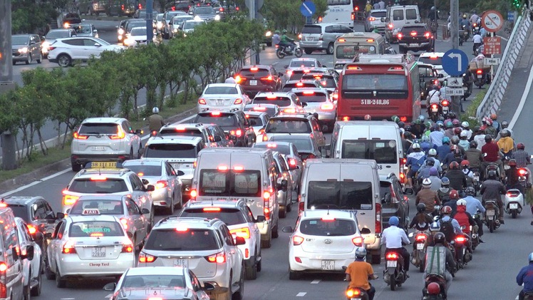Tin nóng 24h: Nhiều ý kiến quanh đề xuất thu phí ôtô vào trung tâm thành phố