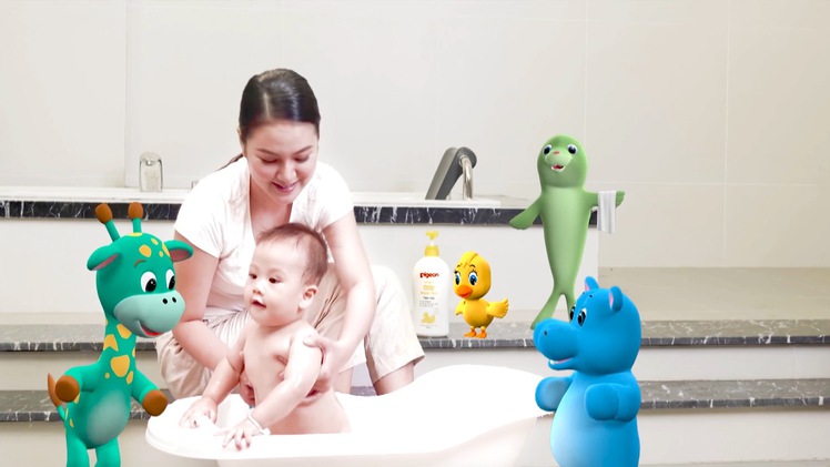 Khỏe đẹp cùng chuyên gia: Tắm đúng cách cho bé vào mùa hè và vệ sinh dụng cụ cho bé
