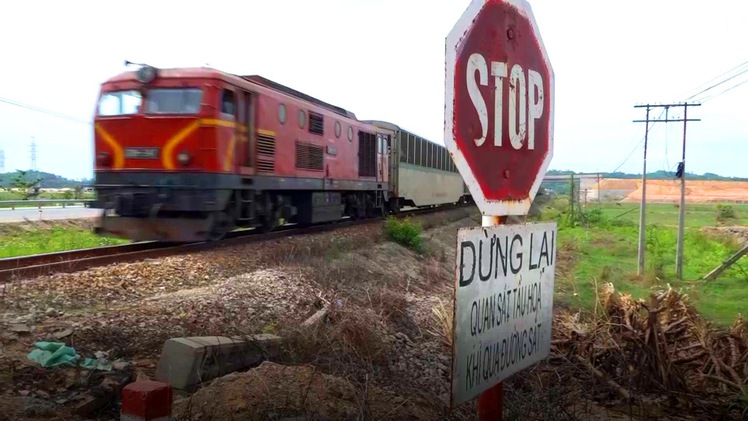 Phút cảnh báo: Cẩn trọng với điểm đen giao thông đường sắt ở Quảng Ngãi