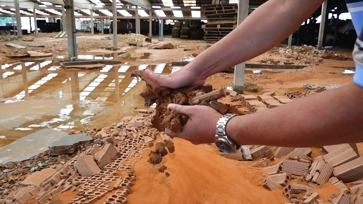 Lò gạch thành đất vụn sau đợt ngập ở Phú Quốc