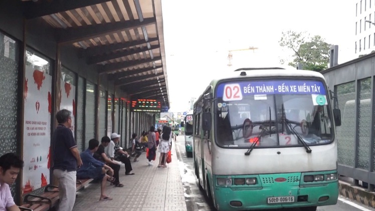 Tin nóng 24h: Mở làn đường riêng cho xe buýt – dễ hay khó?