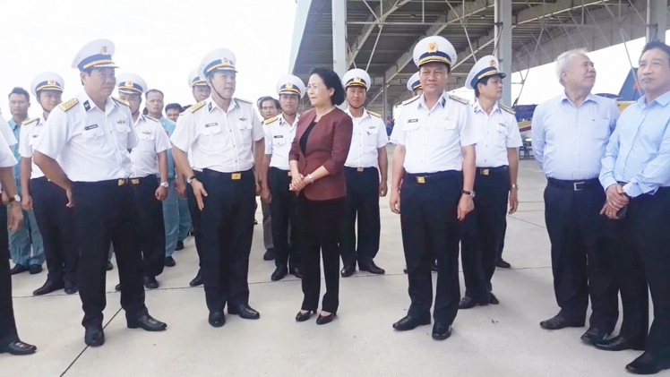 Phó Chủ tịch nước Đặng Thị Ngọc Thịnh thăm và làm việc tại Vùng 4 hải quân