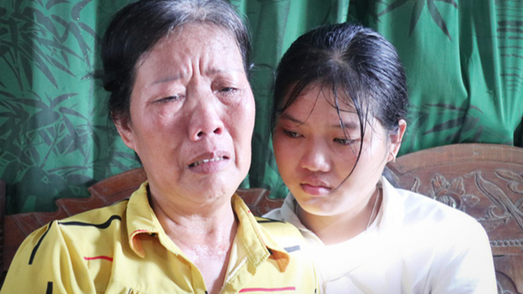 Nước mắt rơi ngày nhận giấy báo nhập học của nữ sinh xứ Nghệ