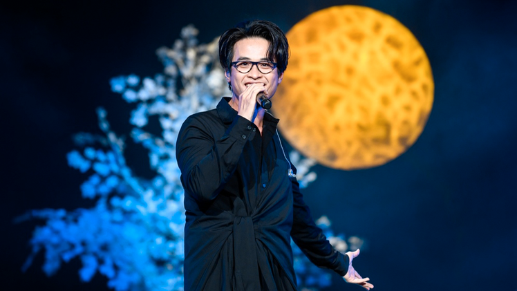 Hà Anh Tuấn hát nhạc phim “Hậu duệ mặt trời” bằng tiếng Hàn